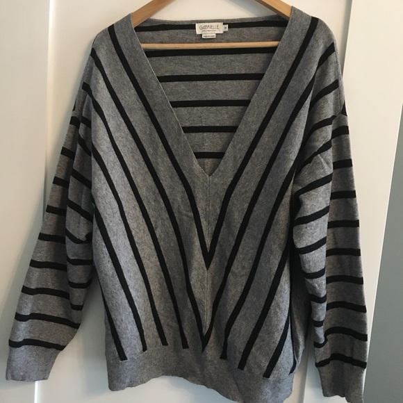 Gabrielle Molly Bracken V-Neck Women’s XL - Picture 2 of 2